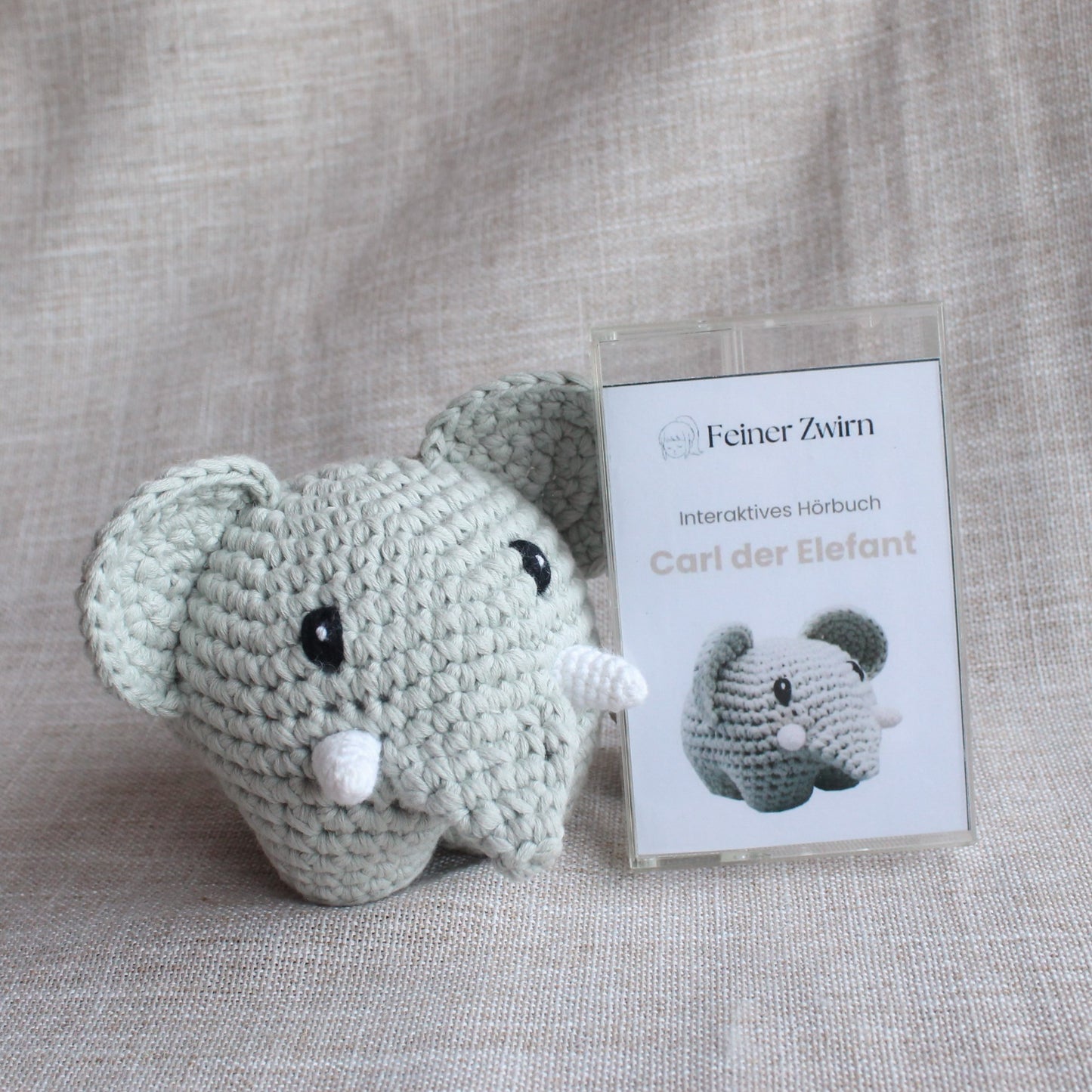 Kuscheltier Elefant Carl mit Mitmach-Hörbuch von Feiner Zwirn – Baby Geschenkset