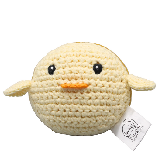 Handgefertigte Babyrassel Küken aus Bio-Baumwolle - Frontansicht