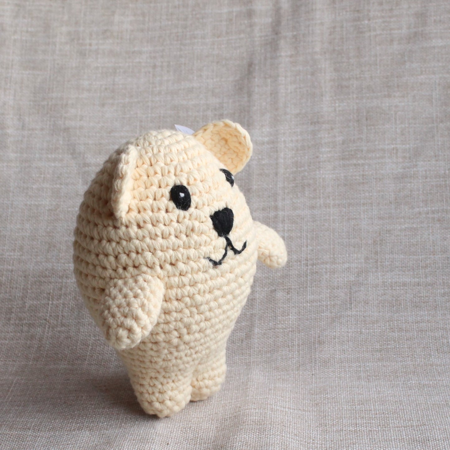 handgefertigter teddybaer von feiner zwirn.